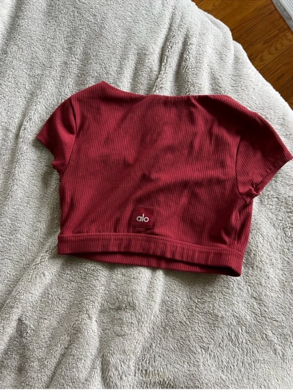 Alo Yoga Women’s Blissful Red Henley Crop Top Medium
